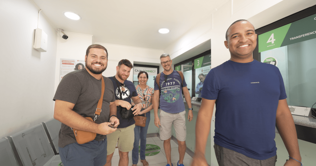 Turisitas Brasileros en sucursal Afex Agustinas